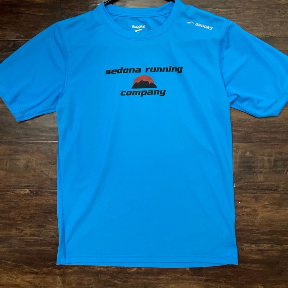 Lightweight Brooks running shirt size Small